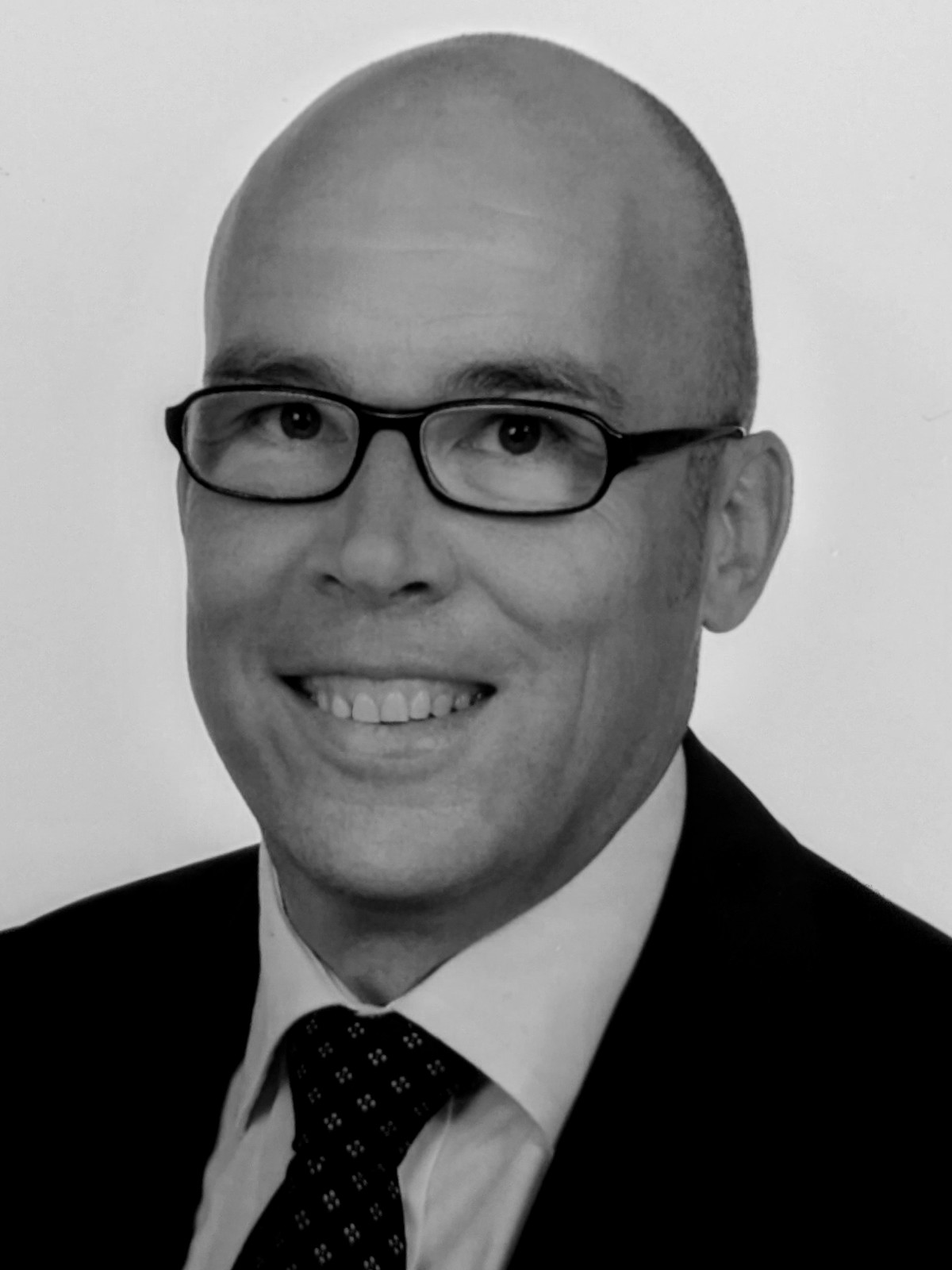 Markus Rühle, Inhaber, Dipl.-Ing. (FH) Elektrotechnik Lichtbild von Markus Rühle in schwarz/weiss